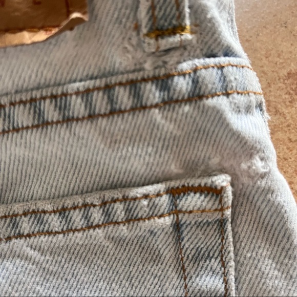 Vintage 565 red tab light wash Levi’s Shorts - Picture 7 of 10